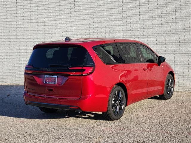 new 2026 Chrysler Pacifica car, priced at $40,560