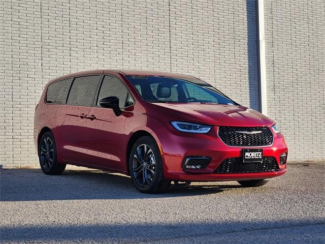 new 2026 Chrysler Pacifica car, priced at $40,560