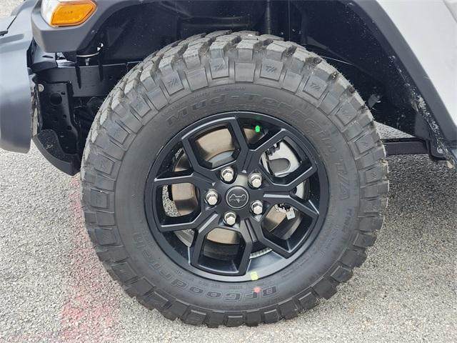 new 2025 Jeep Gladiator car, priced at $44,569