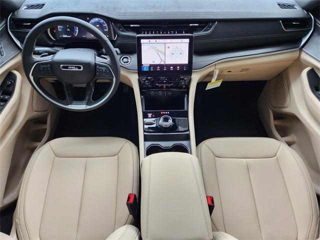 new 2025 Jeep Grand Cherokee car, priced at $40,781