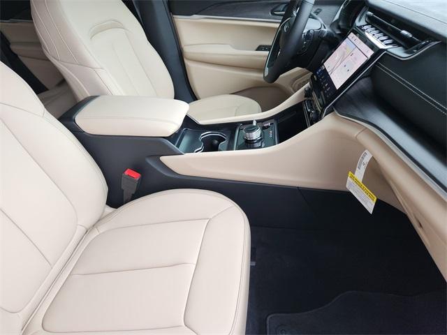 new 2025 Jeep Grand Cherokee car, priced at $40,781