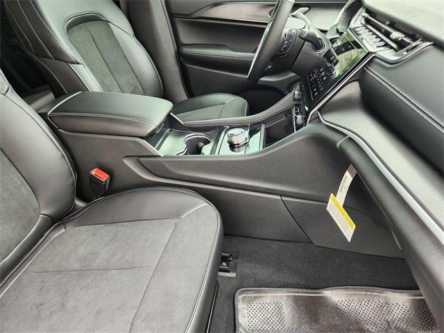 new 2025 Jeep Grand Cherokee car, priced at $37,030