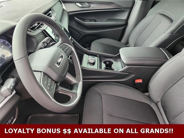 new 2025 Jeep Grand Cherokee car, priced at $38,270
