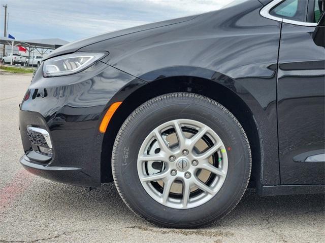 new 2025 Chrysler Pacifica car, priced at $42,425