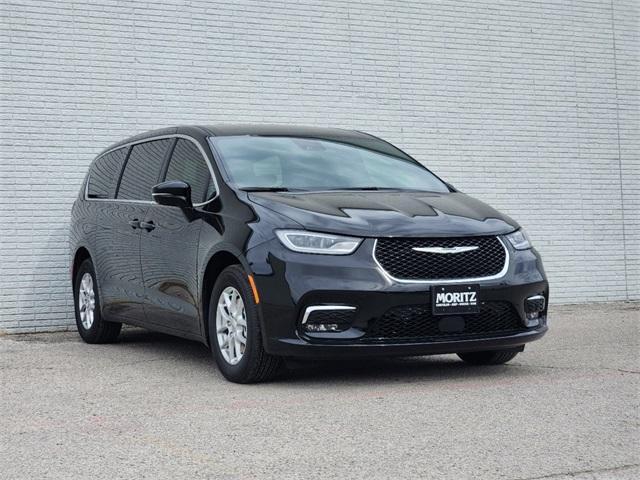 new 2025 Chrysler Pacifica car, priced at $42,425