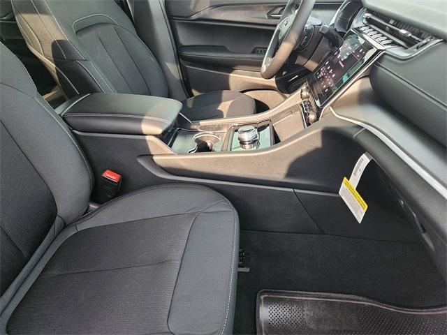 new 2025 Jeep Grand Cherokee car, priced at $36,875