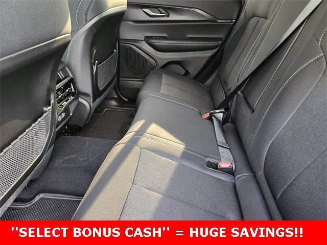 new 2025 Jeep Grand Cherokee car, priced at $36,875