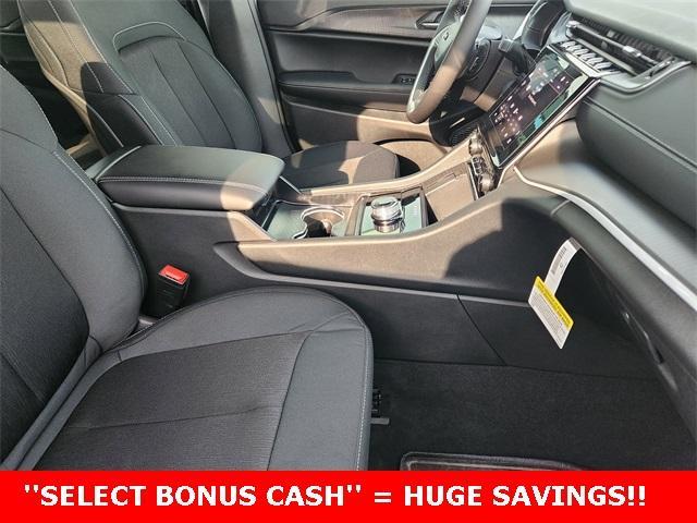 new 2025 Jeep Grand Cherokee car, priced at $36,875