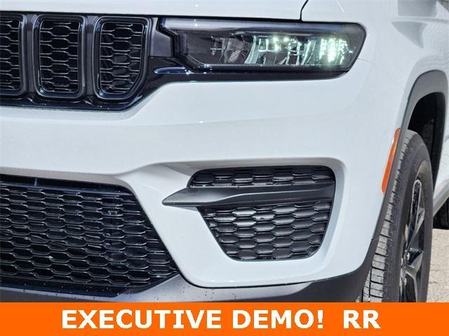 new 2025 Jeep Grand Cherokee car, priced at $40,305