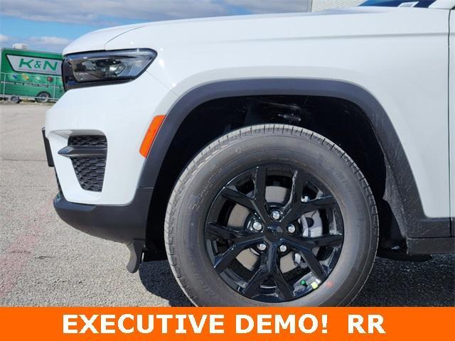 new 2025 Jeep Grand Cherokee car, priced at $40,305