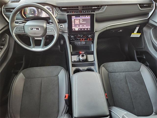 new 2025 Jeep Grand Cherokee car, priced at $38,480