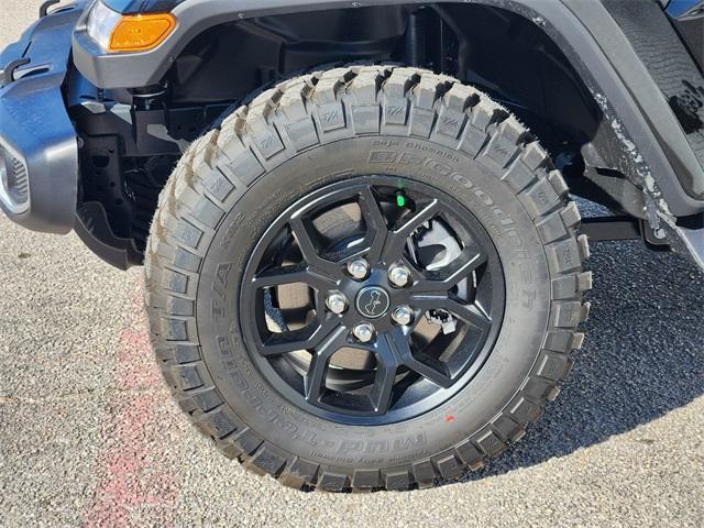 new 2025 Jeep Gladiator car, priced at $42,435