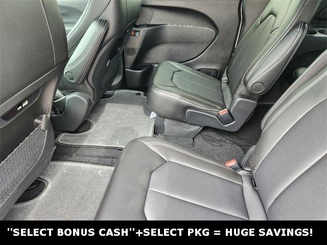 new 2025 Chrysler Pacifica car, priced at $36,420