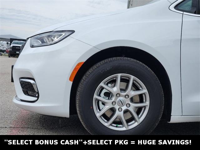 new 2025 Chrysler Pacifica car, priced at $36,420