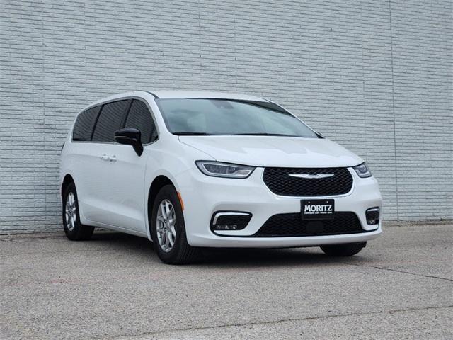 new 2025 Chrysler Pacifica car, priced at $41,145