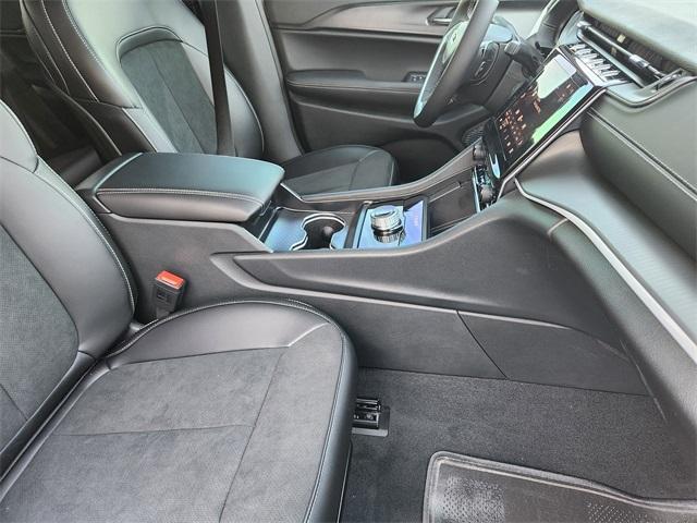 new 2025 Jeep Grand Cherokee car, priced at $38,480