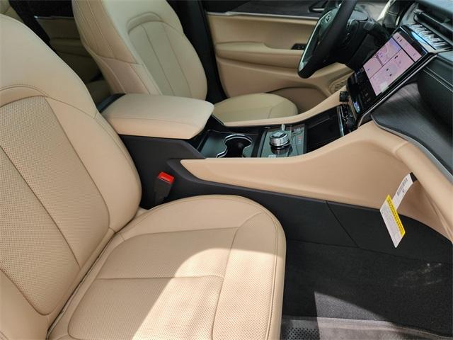 new 2025 Jeep Grand Cherokee car, priced at $49,560