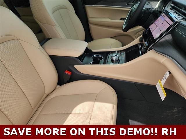 new 2025 Jeep Grand Cherokee car, priced at $46,655