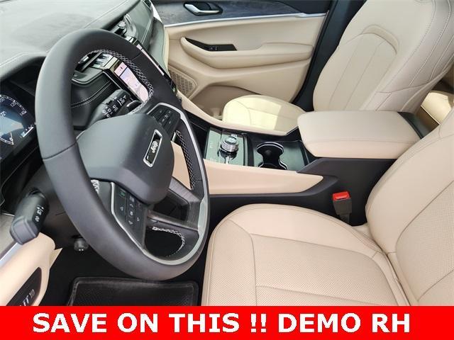 new 2025 Jeep Grand Cherokee car, priced at $49,541
