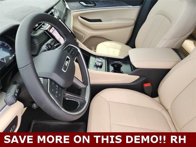 new 2025 Jeep Grand Cherokee car, priced at $46,655