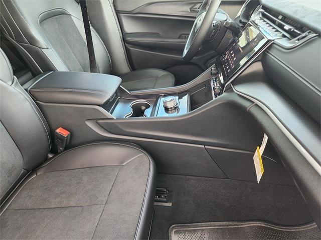 new 2025 Jeep Grand Cherokee car, priced at $38,035