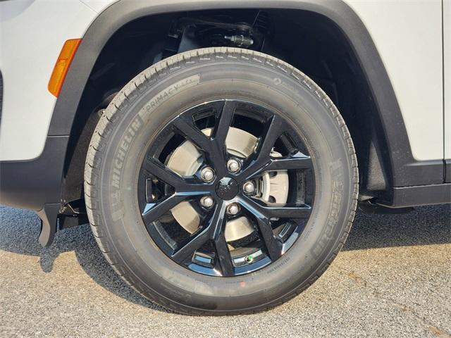 new 2025 Jeep Grand Cherokee car, priced at $38,035