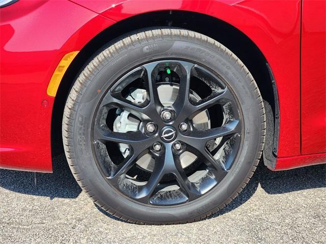 new 2026 Chrysler Pacifica car, priced at $51,905