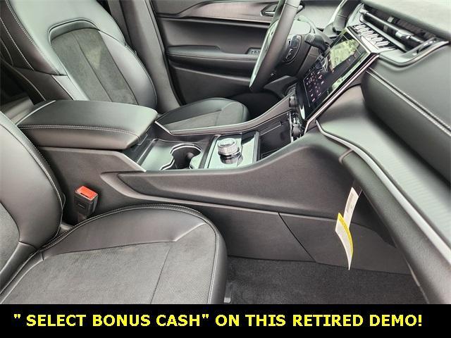 new 2025 Jeep Grand Cherokee car, priced at $39,635