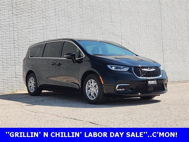 new 2025 Chrysler Pacifica car, priced at $39,475