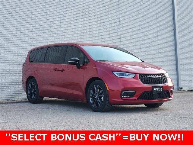 new 2026 Chrysler Pacifica car, priced at $39,880