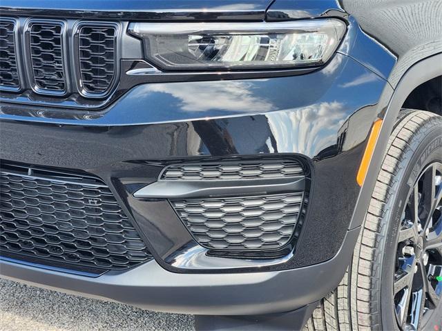 new 2025 Jeep Grand Cherokee car, priced at $38,330