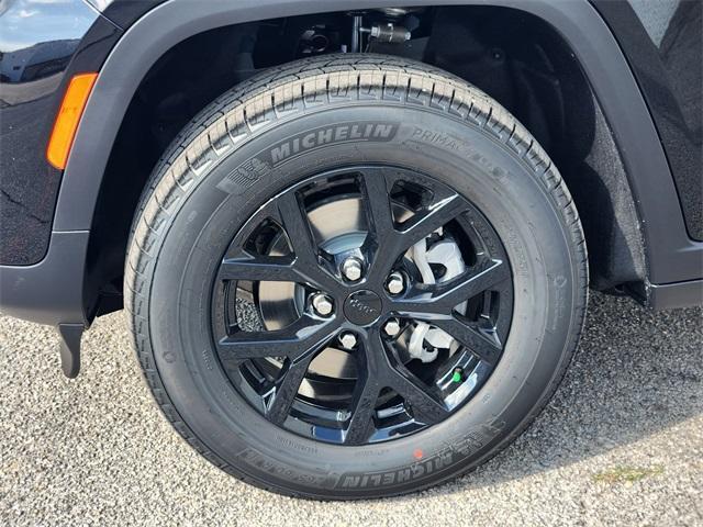new 2025 Jeep Grand Cherokee car, priced at $38,330