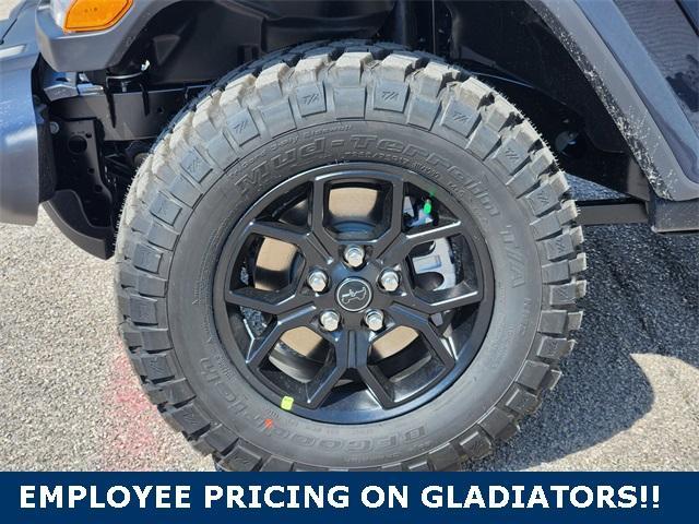 new 2025 Jeep Gladiator car, priced at $43,185