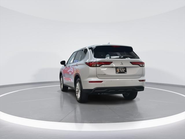 new 2024 Mitsubishi Outlander car, priced at $32,615