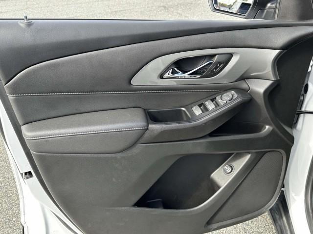 used 2023 Chevrolet Traverse car, priced at $33,498