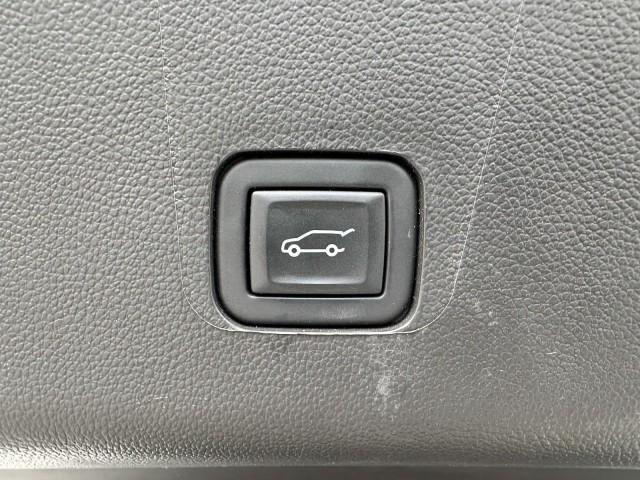 used 2023 Chevrolet Traverse car, priced at $33,498