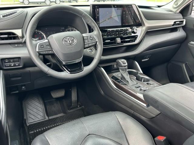 used 2021 Toyota Highlander car, priced at $35,998