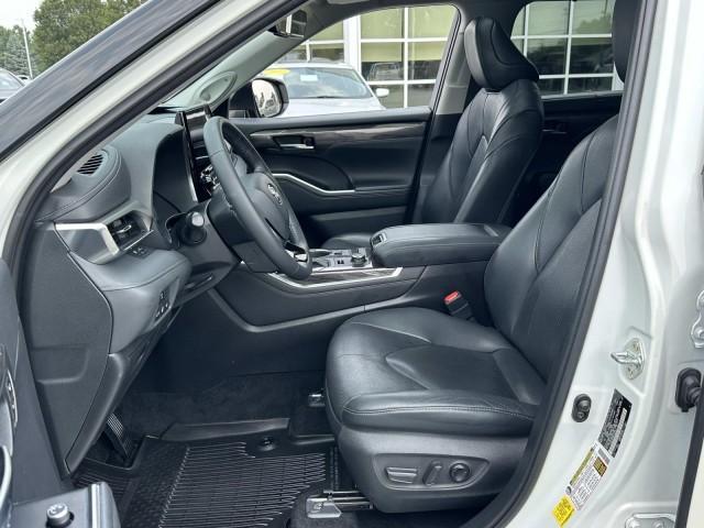 used 2021 Toyota Highlander car, priced at $35,998