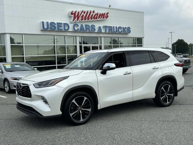 used 2021 Toyota Highlander car, priced at $35,998