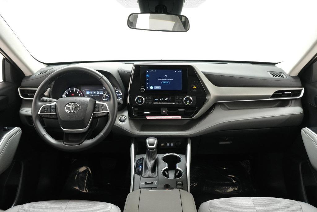 used 2024 Toyota Highlander car, priced at $39,998