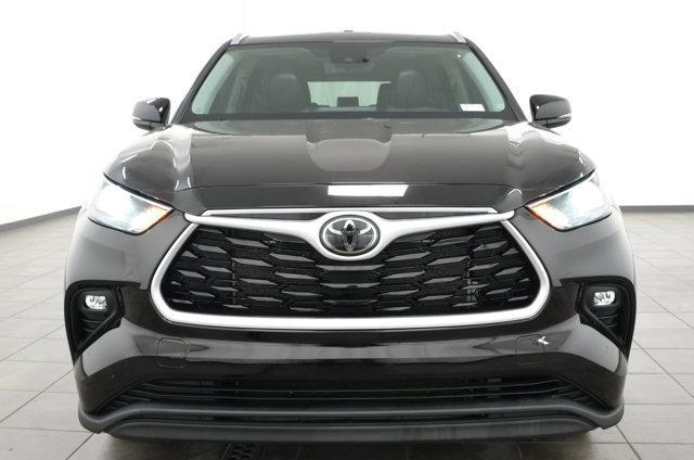 used 2022 Toyota Highlander car, priced at $34,555