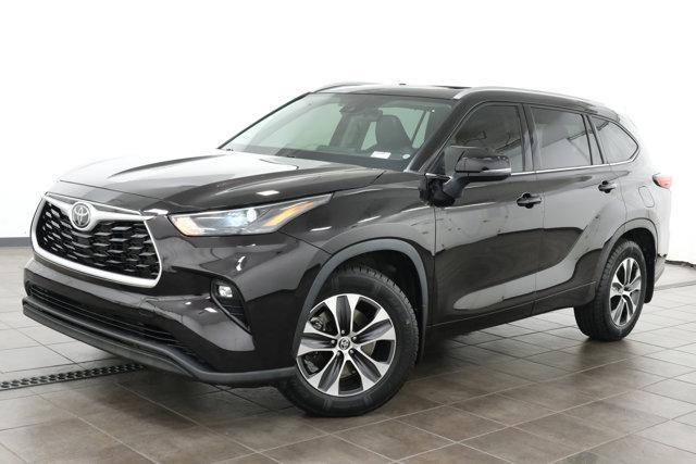 used 2022 Toyota Highlander car, priced at $34,555