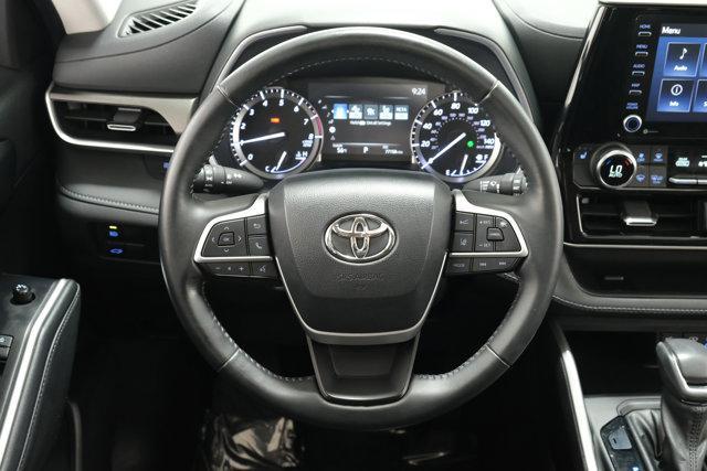 used 2022 Toyota Highlander car, priced at $34,555