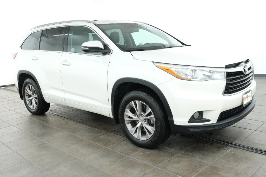 used 2015 Toyota Highlander car, priced at $19,488