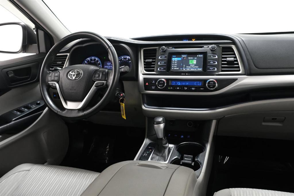 used 2015 Toyota Highlander car, priced at $17,488