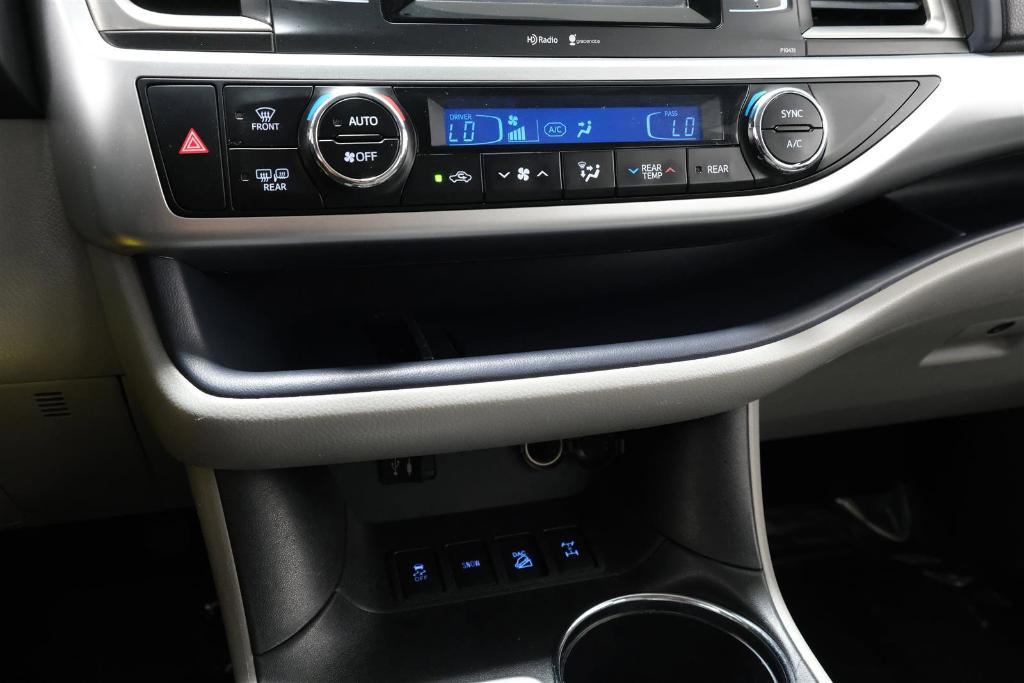 used 2015 Toyota Highlander car, priced at $17,488