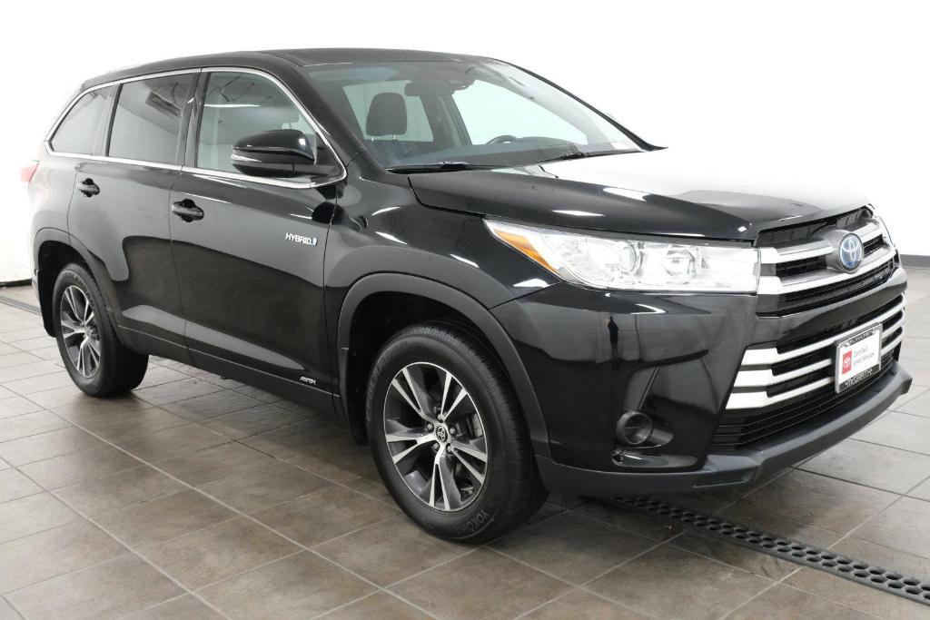 used 2019 Toyota Highlander Hybrid car, priced at $27,488