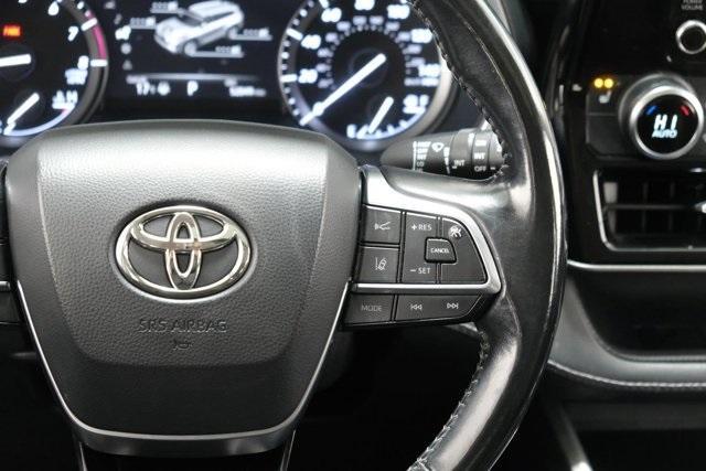 used 2021 Toyota Highlander car, priced at $32,988