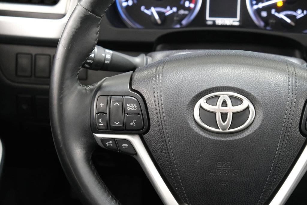 used 2015 Toyota Highlander car, priced at $16,994