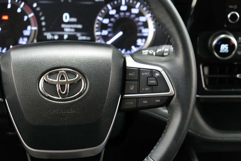 used 2023 Toyota Highlander car, priced at $36,488